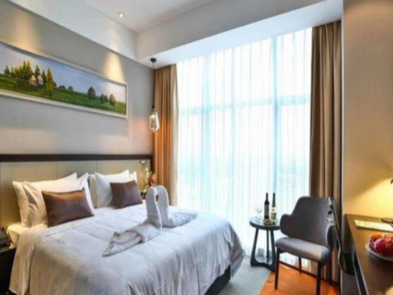 Ramada Encore Guanghan Bagian luar foto
