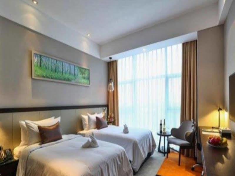 Ramada Encore Guanghan Bagian luar foto